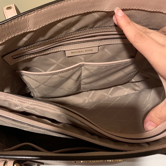 Michael Kors handbag - Picture 6 of 8